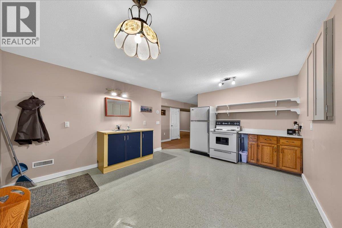 4985 Ogilvey Avenue, Fairmont Hot Springs, British Columbia  V0B 1L1 - Photo 46 - 10387337