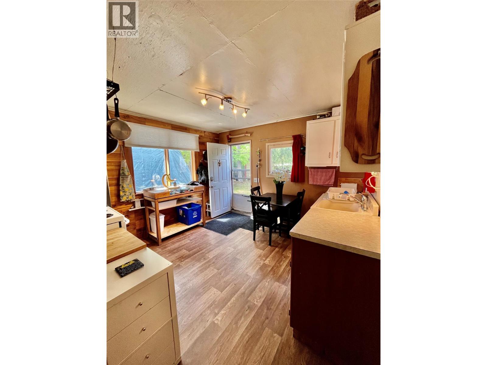 305 8th Avenue Nw, Nakusp, British Columbia  V0G 1R0 - Photo 10 - 10387835