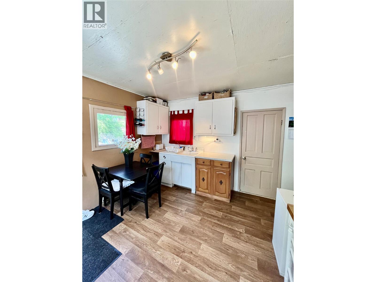 305 8th Avenue Nw, Nakusp, British Columbia  V0G 1R0 - Photo 11 - 10387835