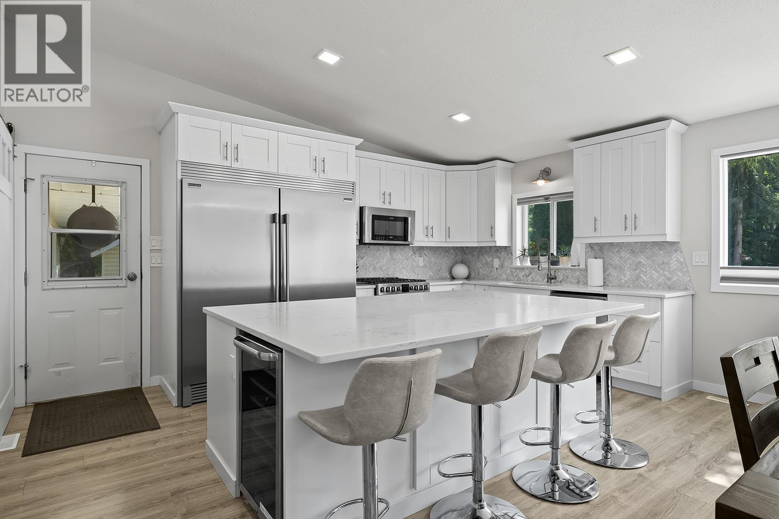 2239 Mayer Road, Kelowna, British Columbia  V1W 2G2 - Photo 5 - 10387807