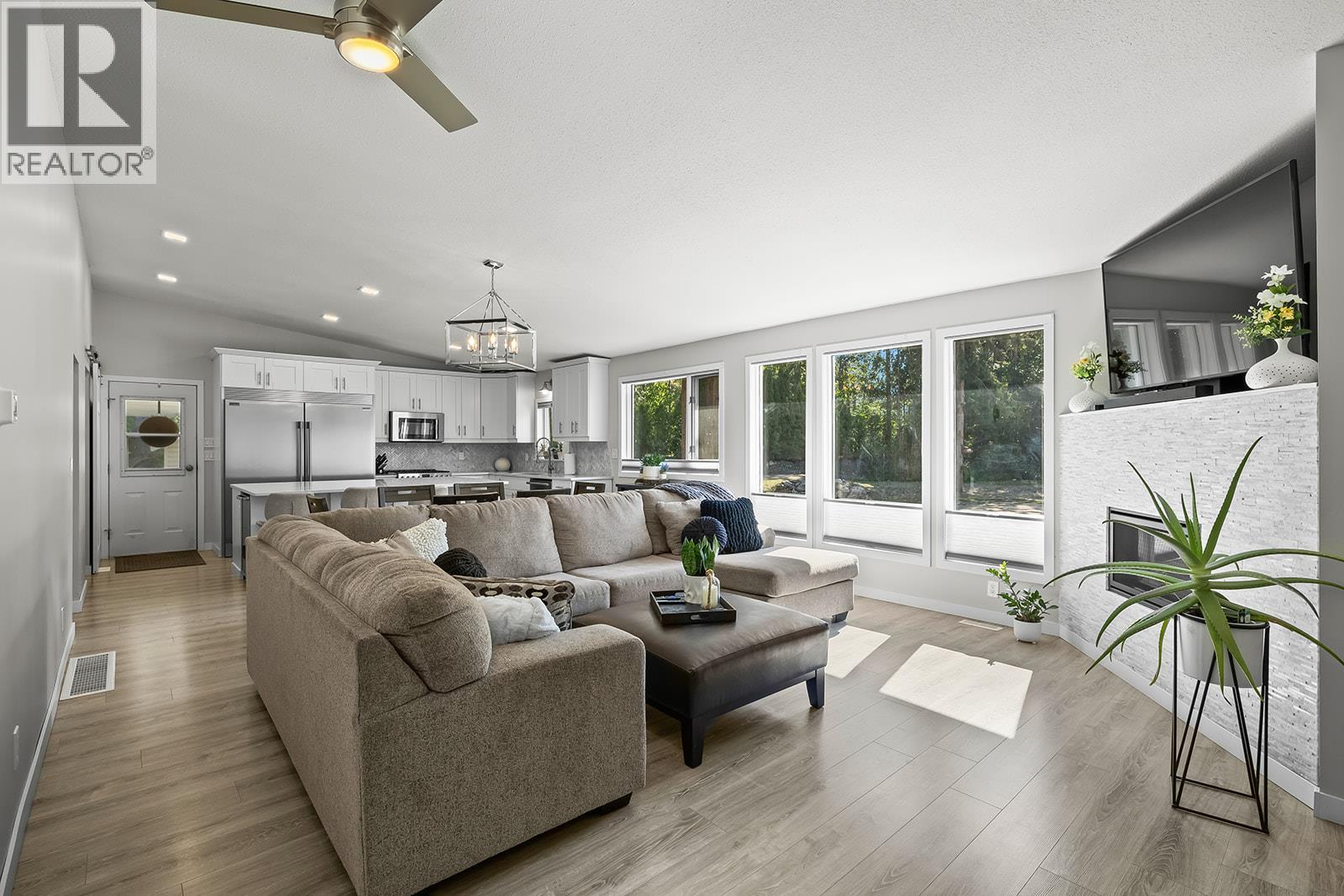 2239 Mayer Road, Kelowna, British Columbia  V1W 2G2 - Photo 6 - 10387807