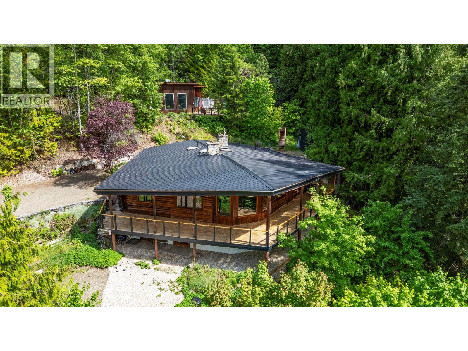 5773 Sunnybrae Canoe Point Road, tappen, British Columbia