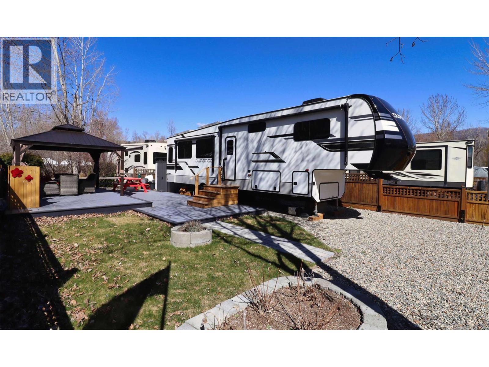 10 Rainbow Lane, Lee Creek, British Columbia  V0E 1M4 - Photo 4 - 10383481