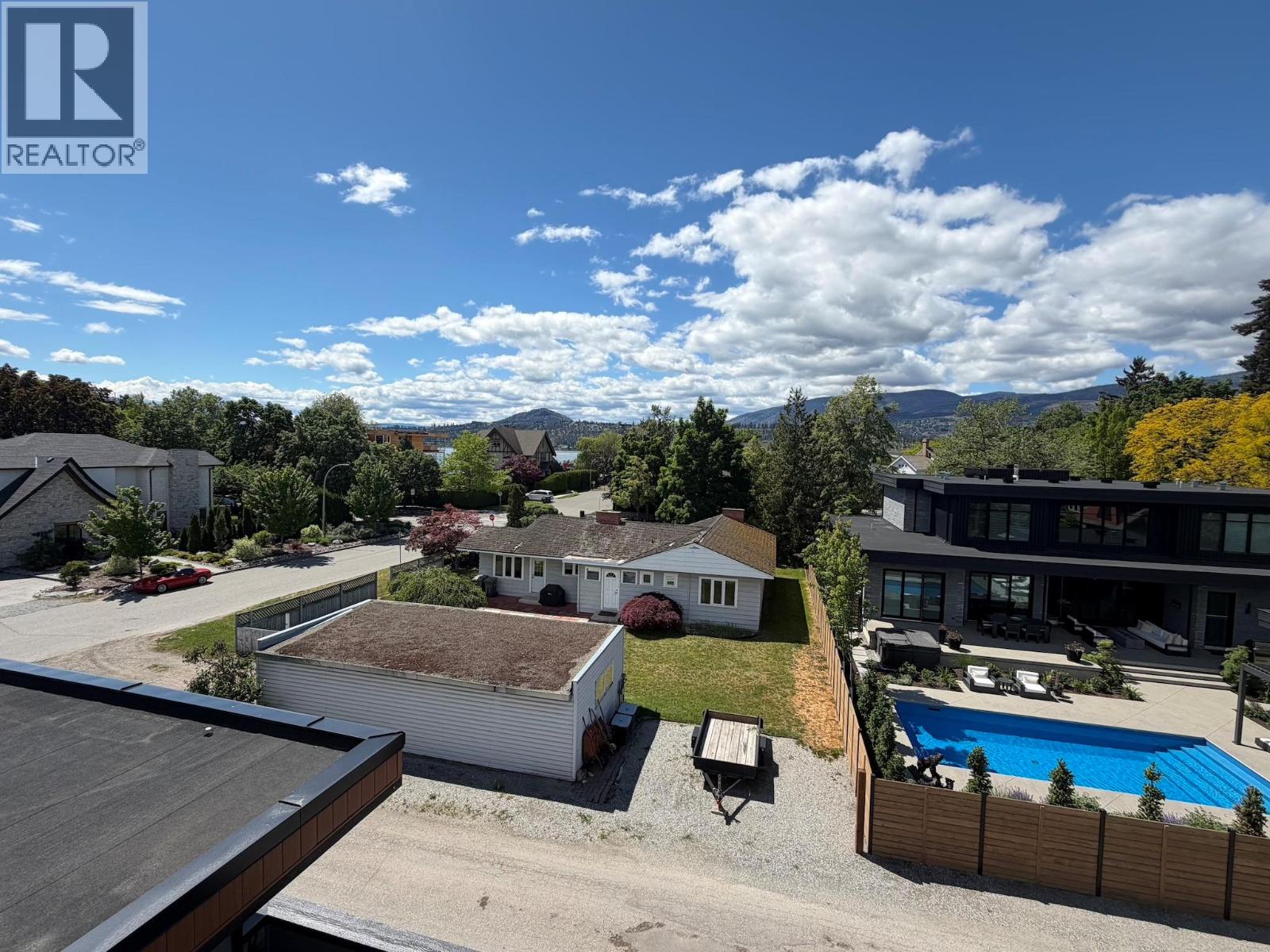 2041 Abbott Street, kelowna, British Columbia