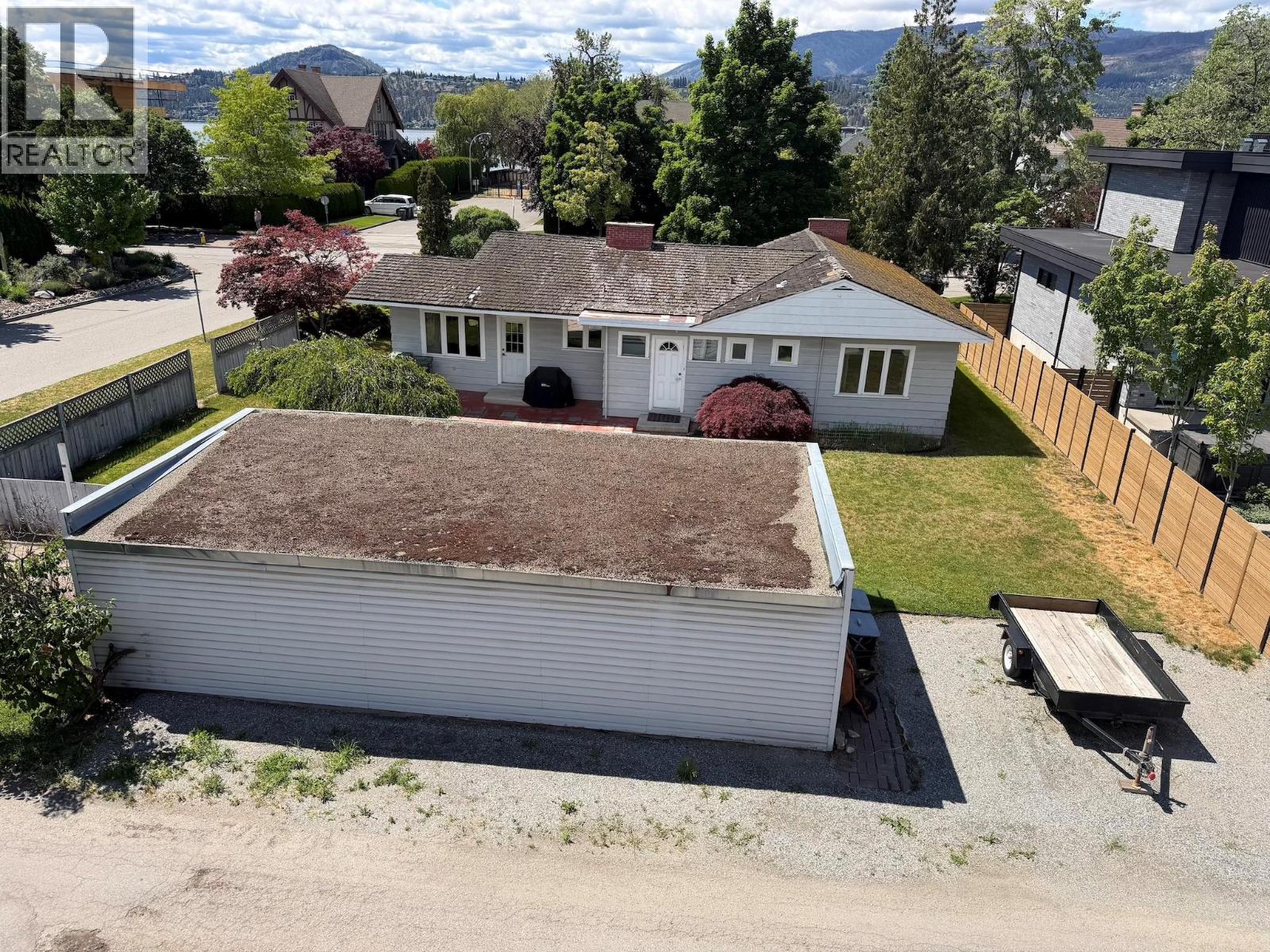 2041 Abbott Street, Kelowna, British Columbia  V1Y 1C4 - Photo 2 - 10387898