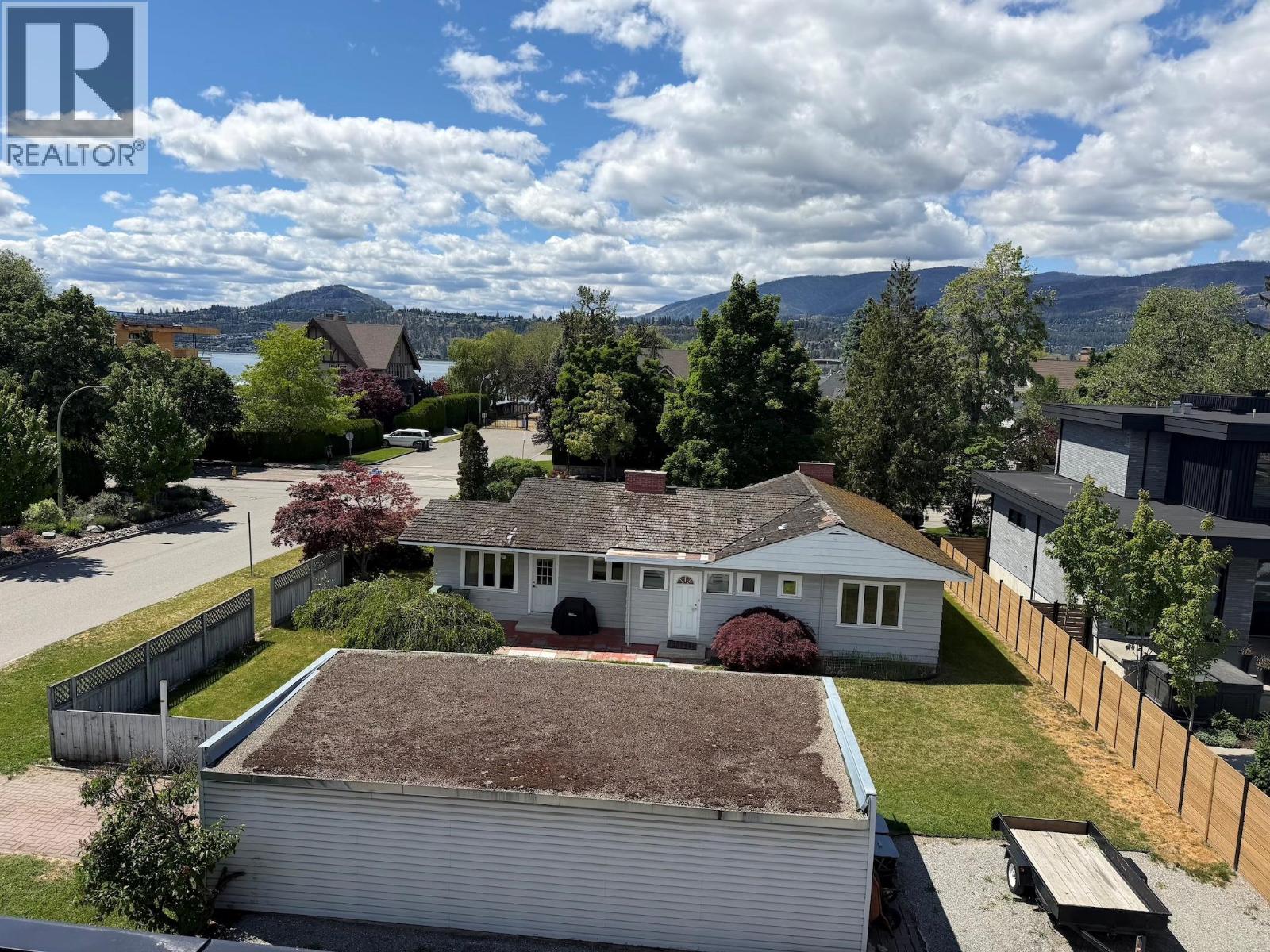 2041 Abbott Street, Kelowna, British Columbia  V1Y 1C4 - Photo 3 - 10387898
