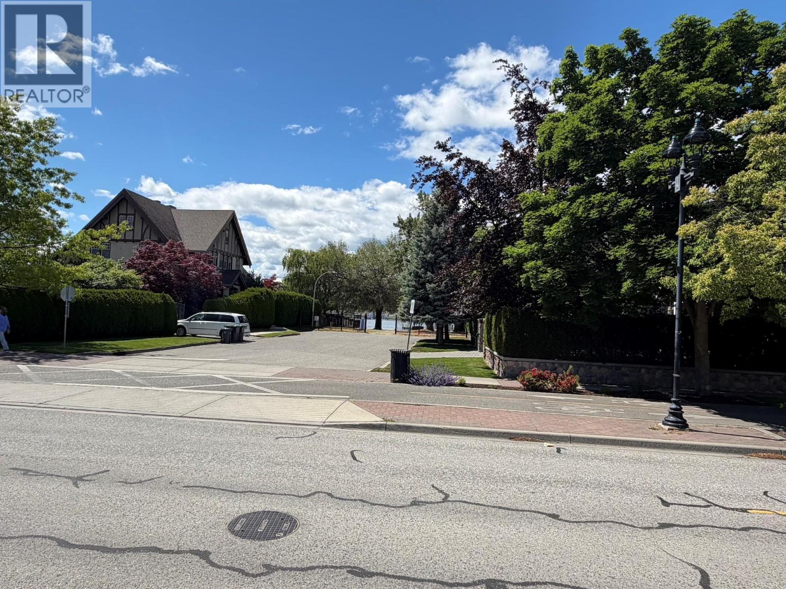 2041 Abbott Street, Kelowna, British Columbia  V1Y 1C4 - Photo 5 - 10387898
