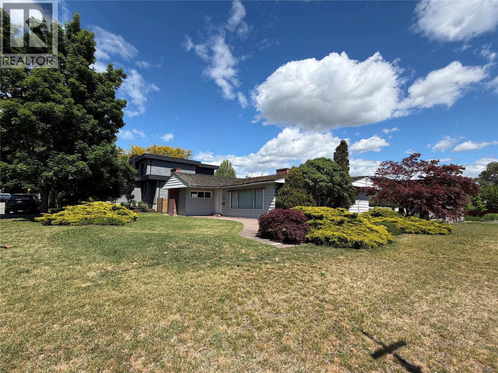 2041 Abbott Street, Kelowna, British Columbia  V1Y 1C4 - Photo 9 - 10387898