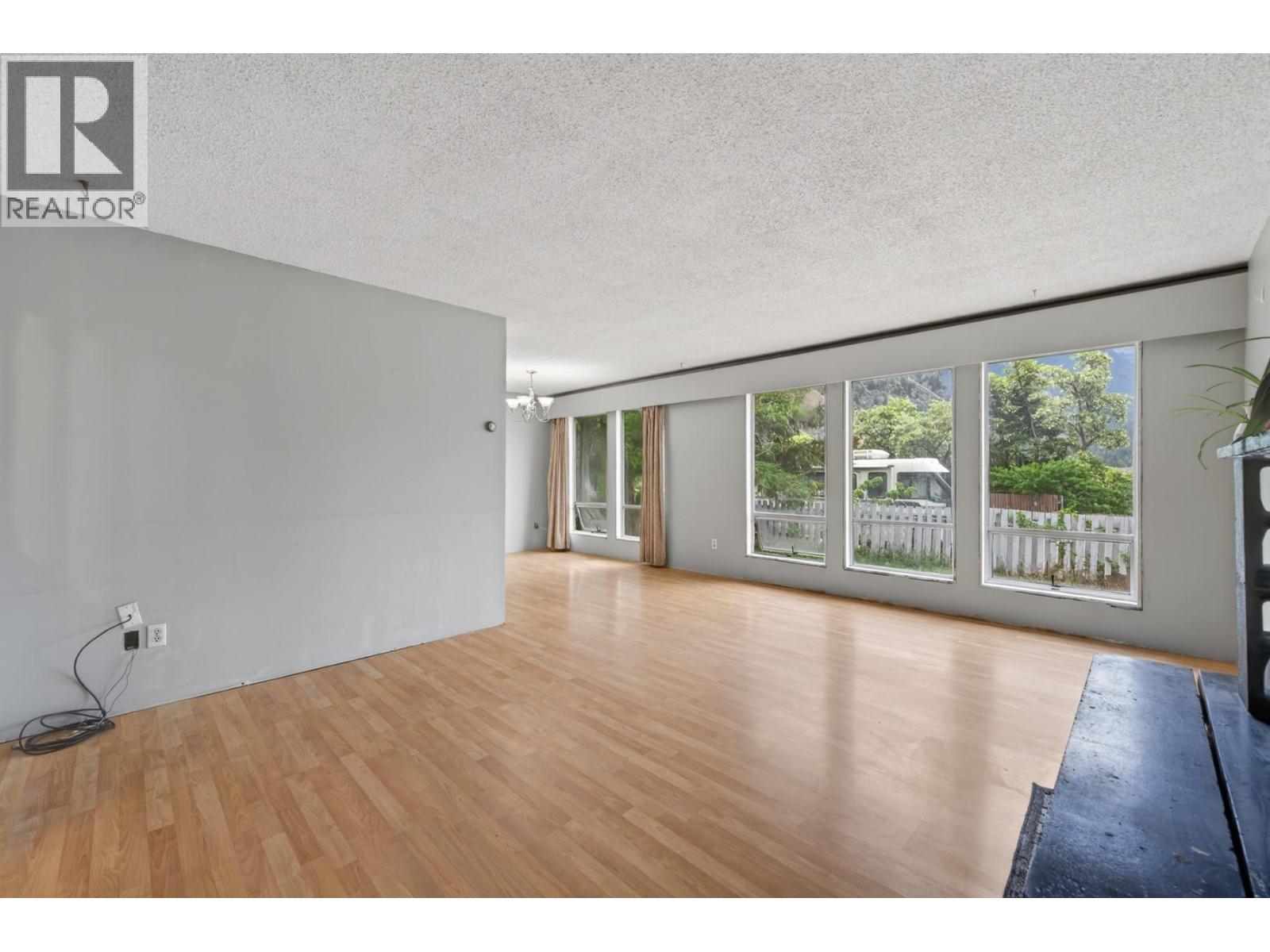 376 Hollywood Crescent, Lillooet, British Columbia  V0K 1V0 - Photo 8 - 10387946