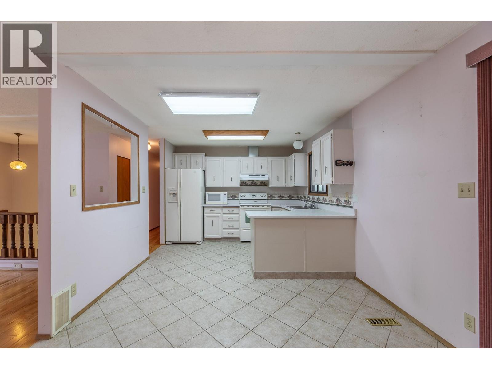 12608 Ganzeveld Avenue, Summerland, British Columbia  V0H 1Z8 - Photo 6 - 10387762