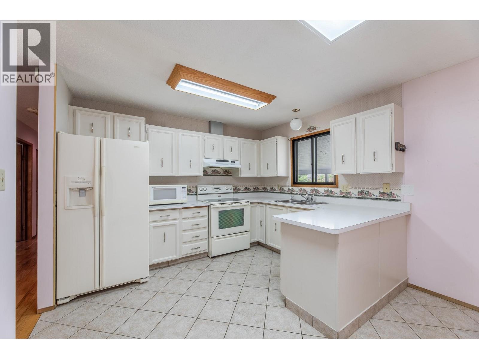 12608 Ganzeveld Avenue, Summerland, British Columbia  V0H 1Z8 - Photo 8 - 10387762