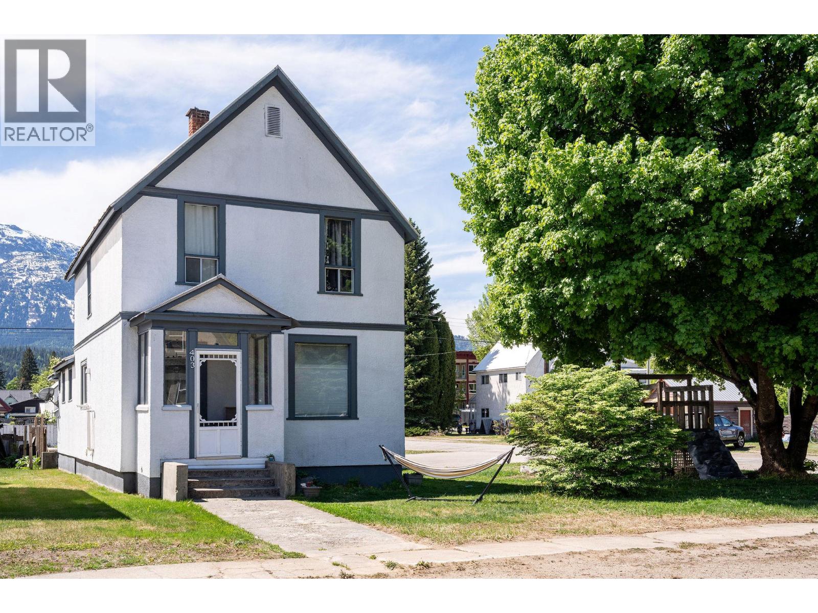 403 Fifth Street E, revelstoke, British Columbia