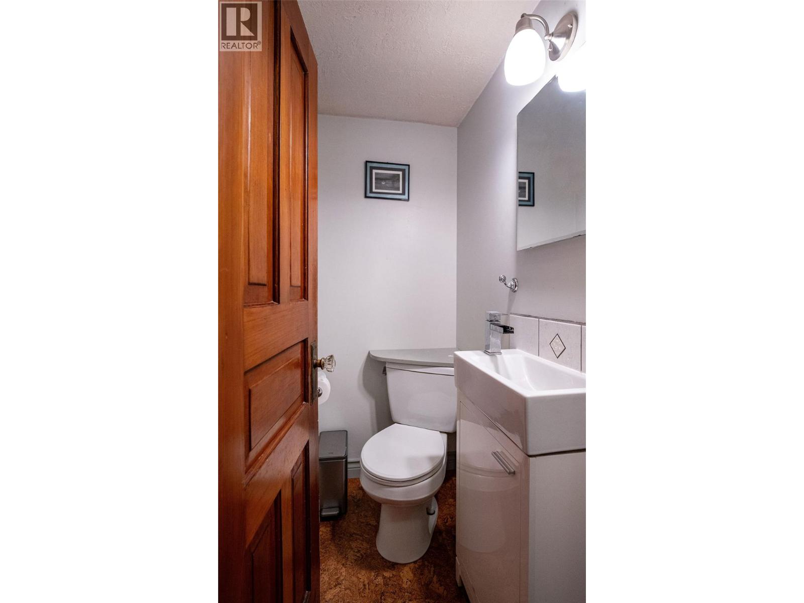 403 Fifth Street E, Revelstoke, British Columbia  V0E 2S0 - Photo 20 - 10387299