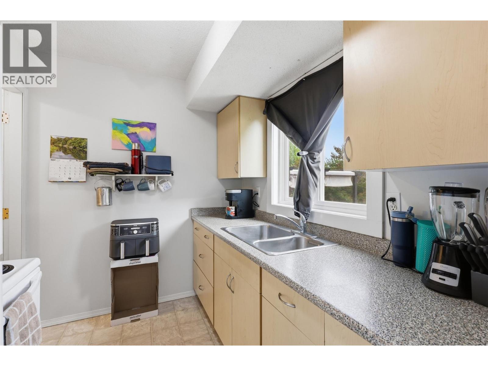 1605 Summit Drive Unit# 8, Kamloops, British Columbia  V2E 2A5 - Photo 6 - 10386561