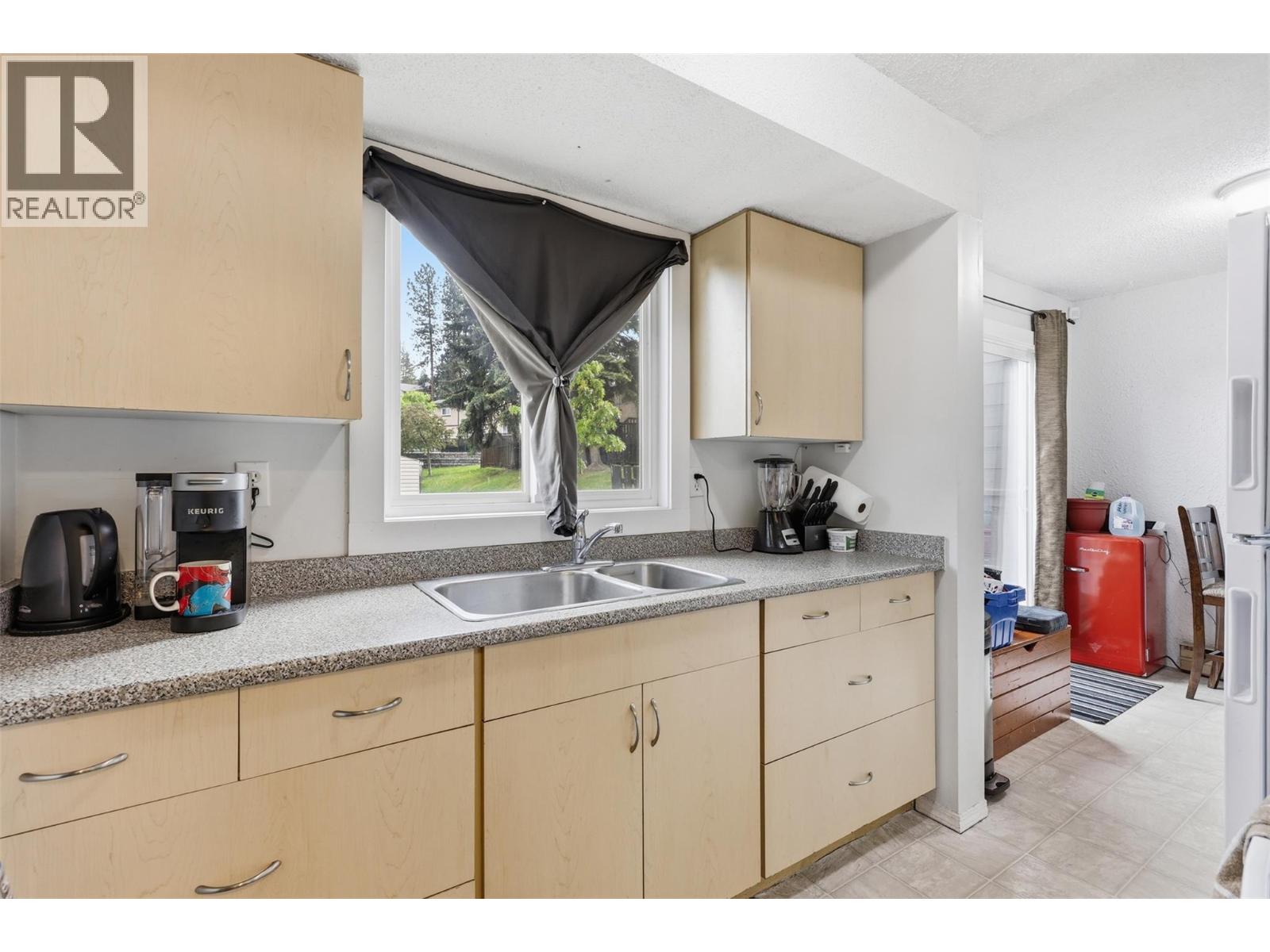 1605 Summit Drive Unit# 8, Kamloops, British Columbia  V2E 2A5 - Photo 7 - 10386561