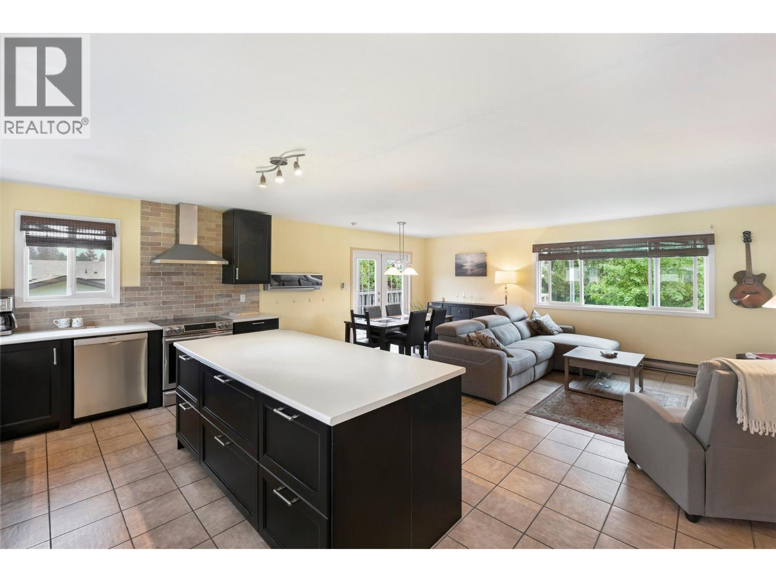 2525 Wiltse Drive, Penticton, British Columbia  V2A 7X7 - Photo 4 - 10386459