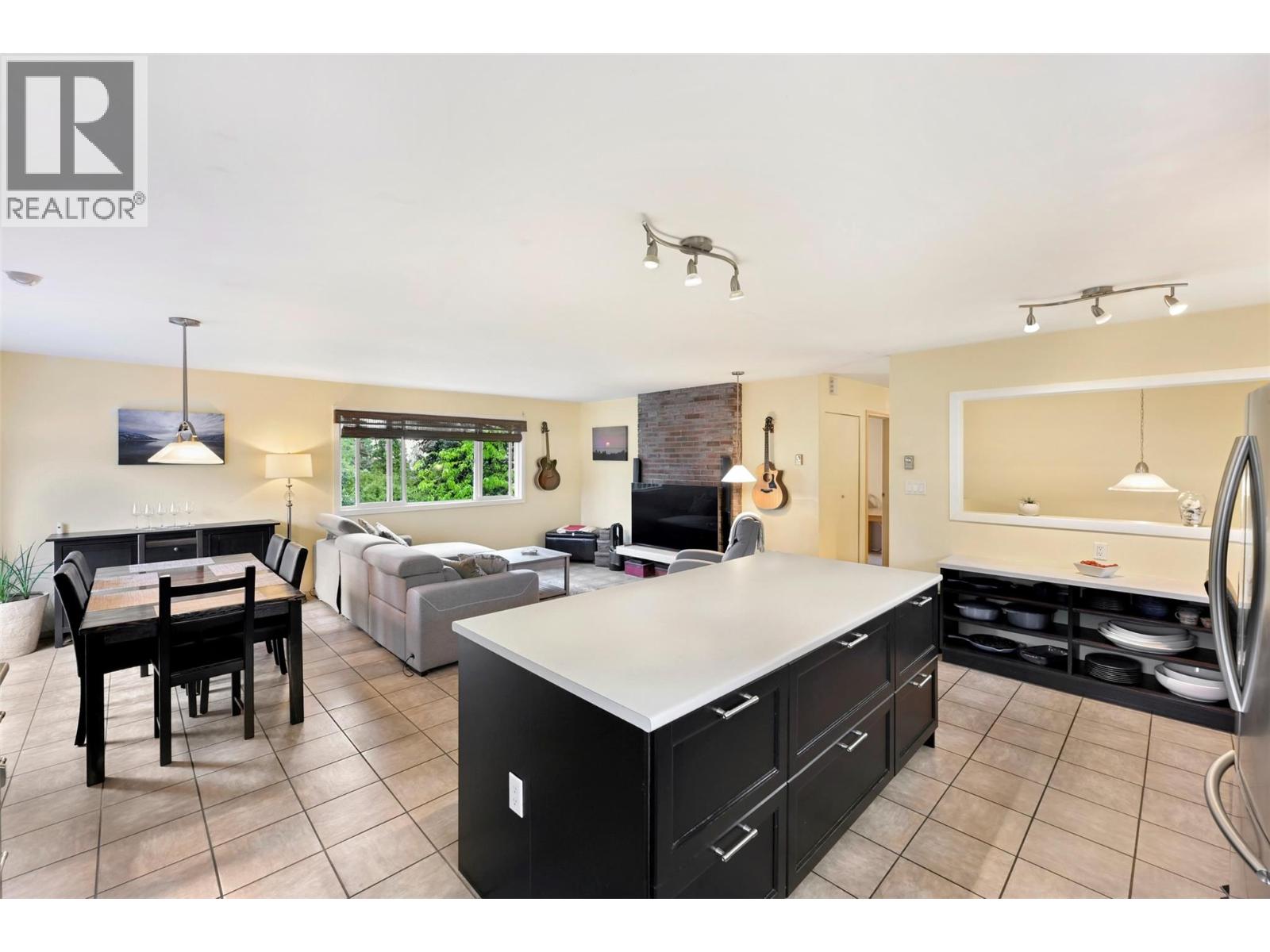 2525 Wiltse Drive, Penticton, British Columbia  V2A 7X7 - Photo 6 - 10386459