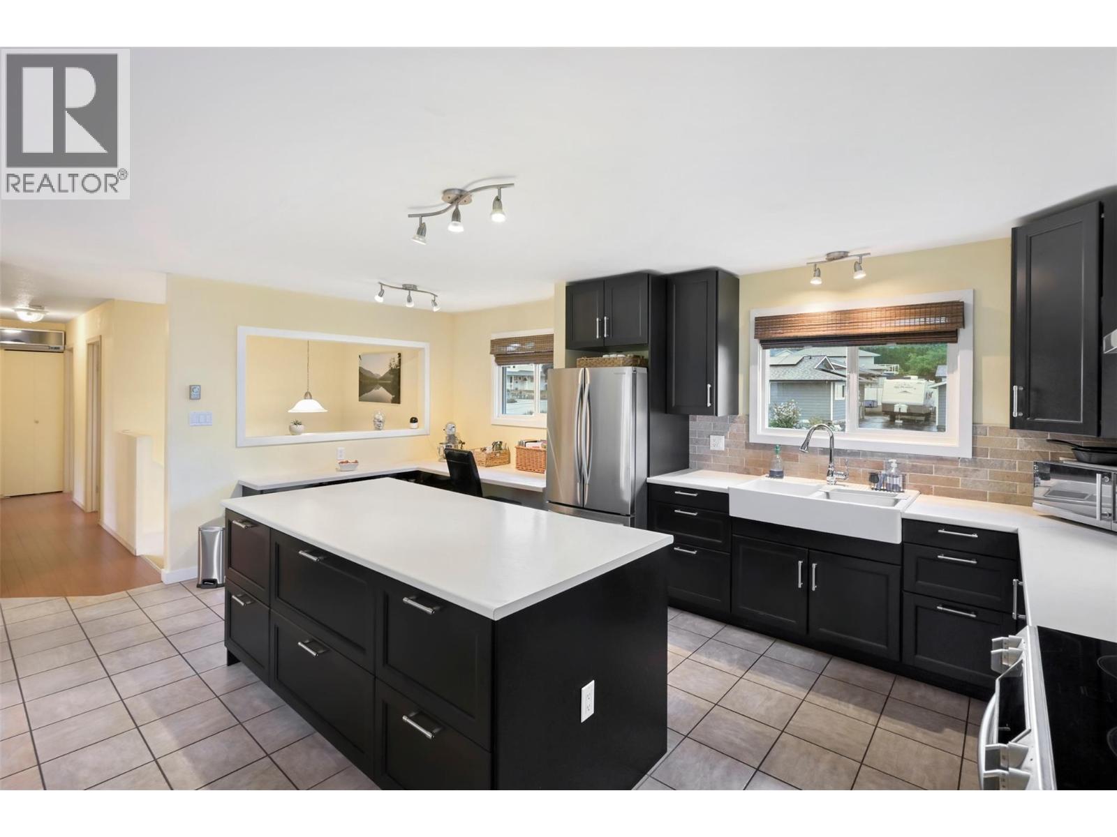 2525 Wiltse Drive, Penticton, British Columbia  V2A 7X7 - Photo 7 - 10386459