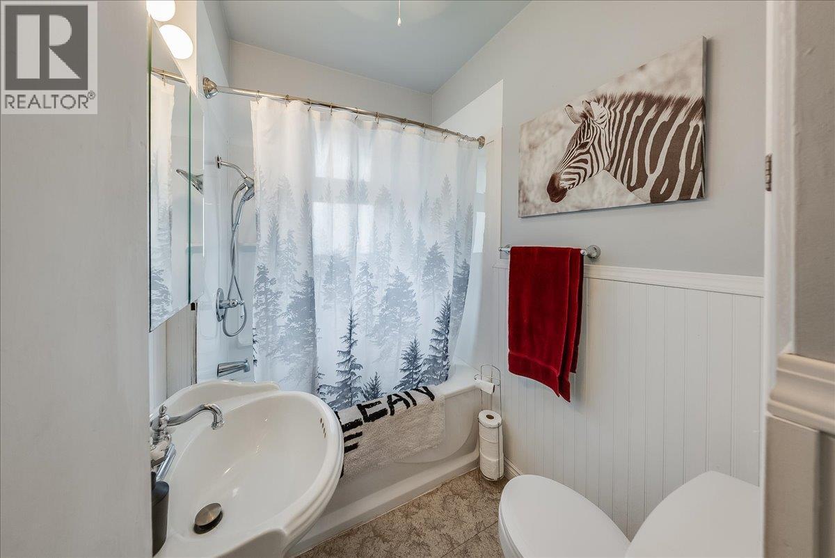 490 Austad Lane, Trail, British Columbia  V1R 3K6 - Photo 16 - 10387521