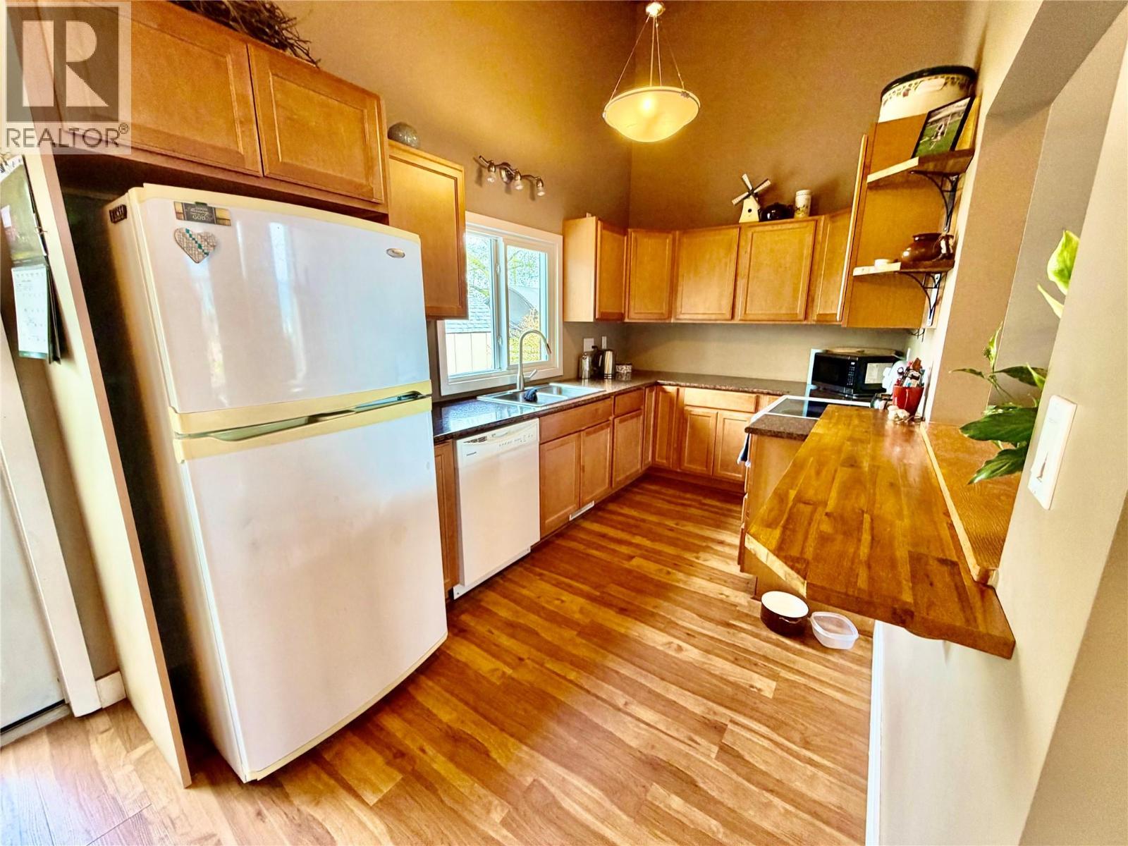 924 112 Avenue, Dawson Creek, British Columbia  V1G 2Y3 - Photo 6 - 10387949