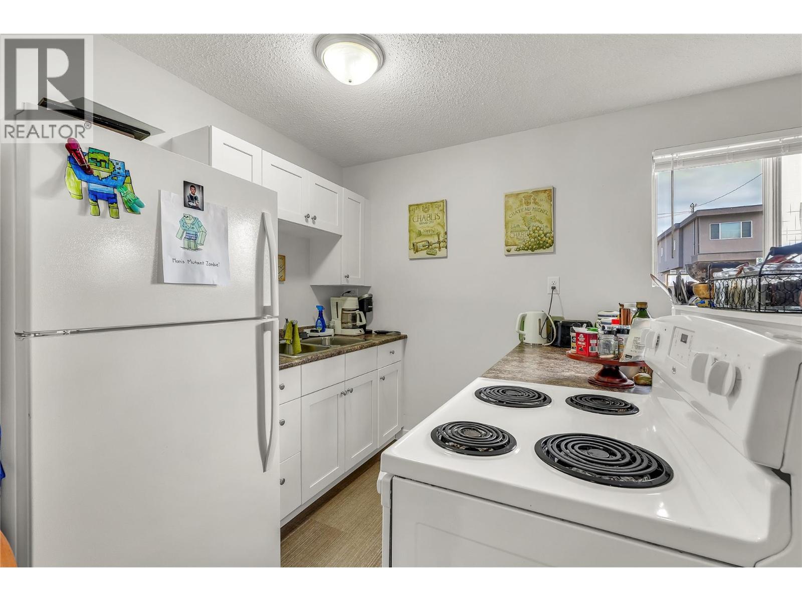 341 Haynes Street, Penticton, British Columbia  V2A 5S1 - Photo 3 - 10388032