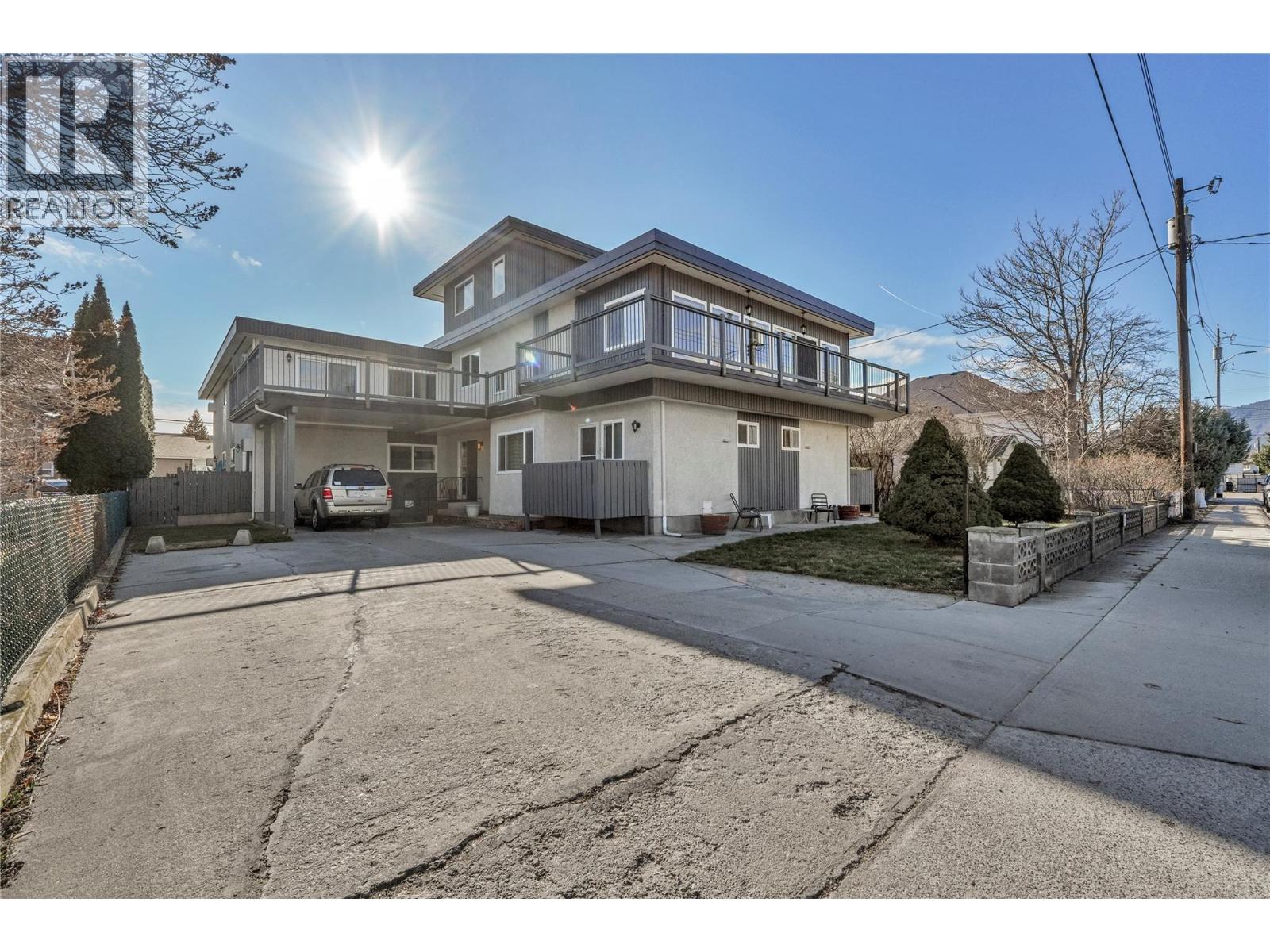 328 Nanaimo Avenue W, Penticton, British Columbia  V2A 1N7 - Photo 1 - 10388006