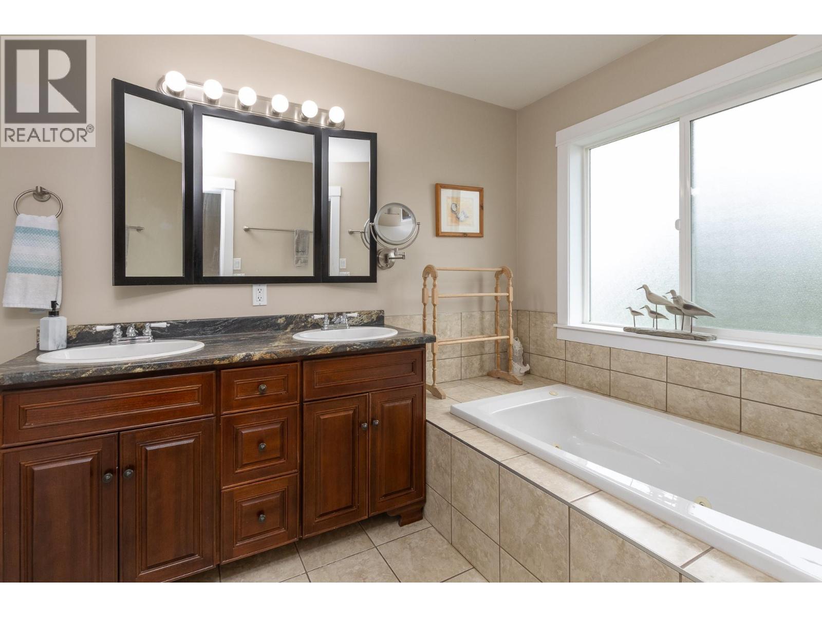 1596 Okanagan Avenue Se Unit# 4, Salmon Arm, British Columbia  V1E 1N5 - Photo 22 - 10387551
