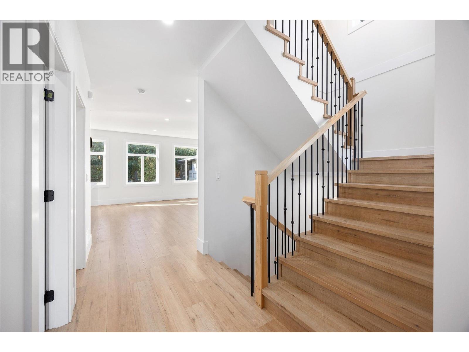 701 Mcclure Road, Kelowna, British Columbia  V1W 1M2 - Photo 5 - 10387528
