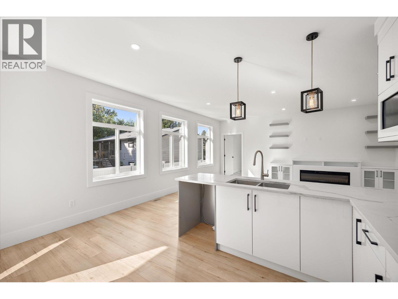 701 Mcclure Road, Kelowna, British Columbia  V1W 1M2 - Photo 9 - 10387528