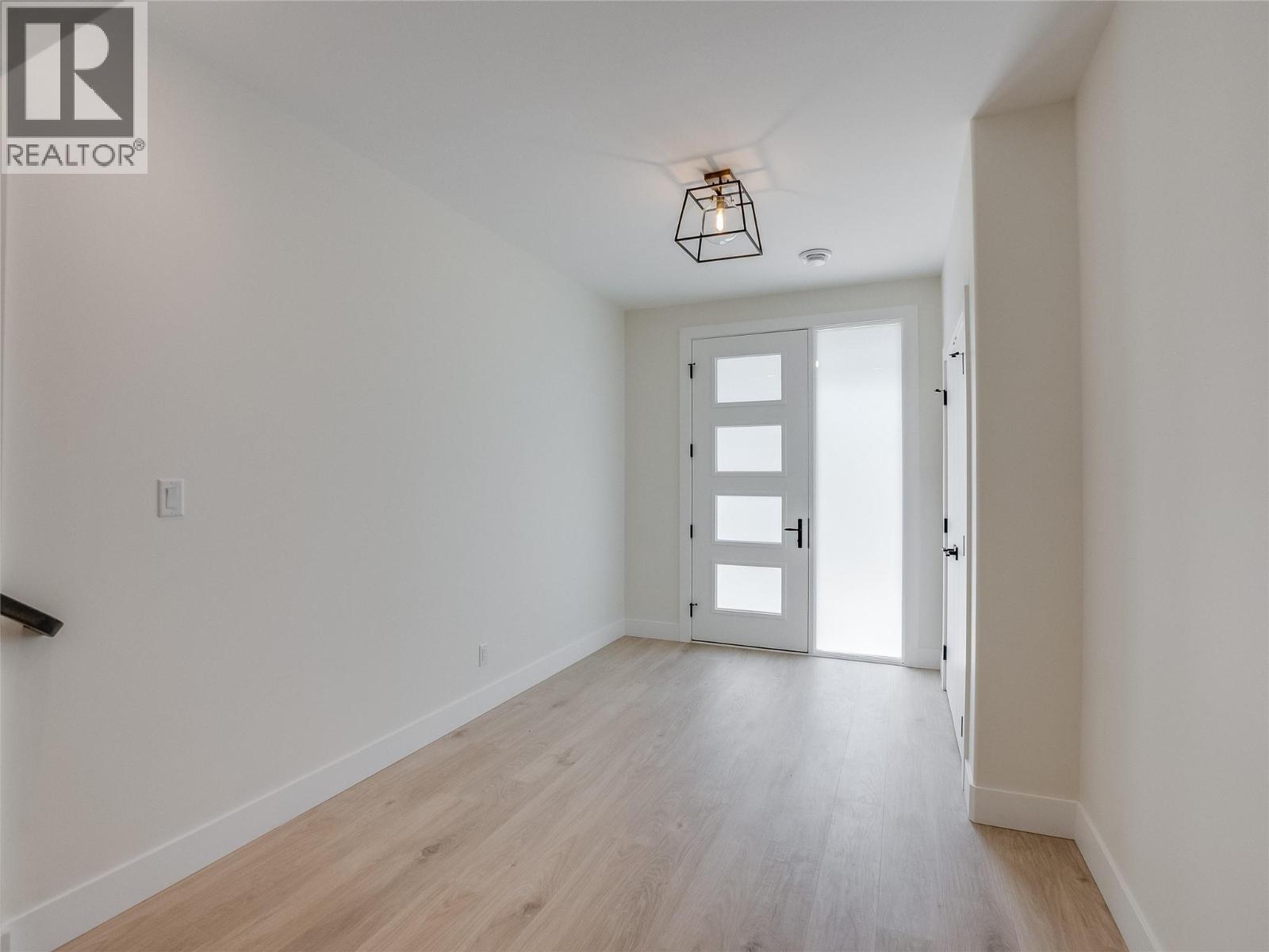 910 Lakeside Drive Unit# 203, Nelson, British Columbia  V1L 6G3 - Photo 4 - 10387317