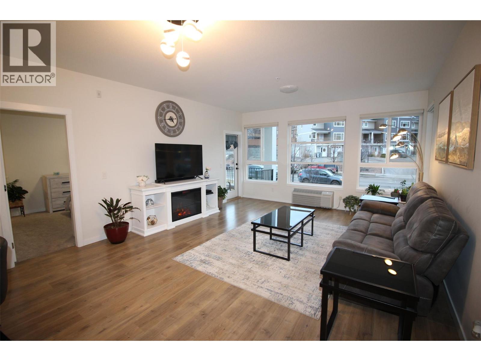 1880 Hugh Allan Drive Unit# 204, Kamloops, British Columbia  V1S 0E8 - Photo 2 - 10387952