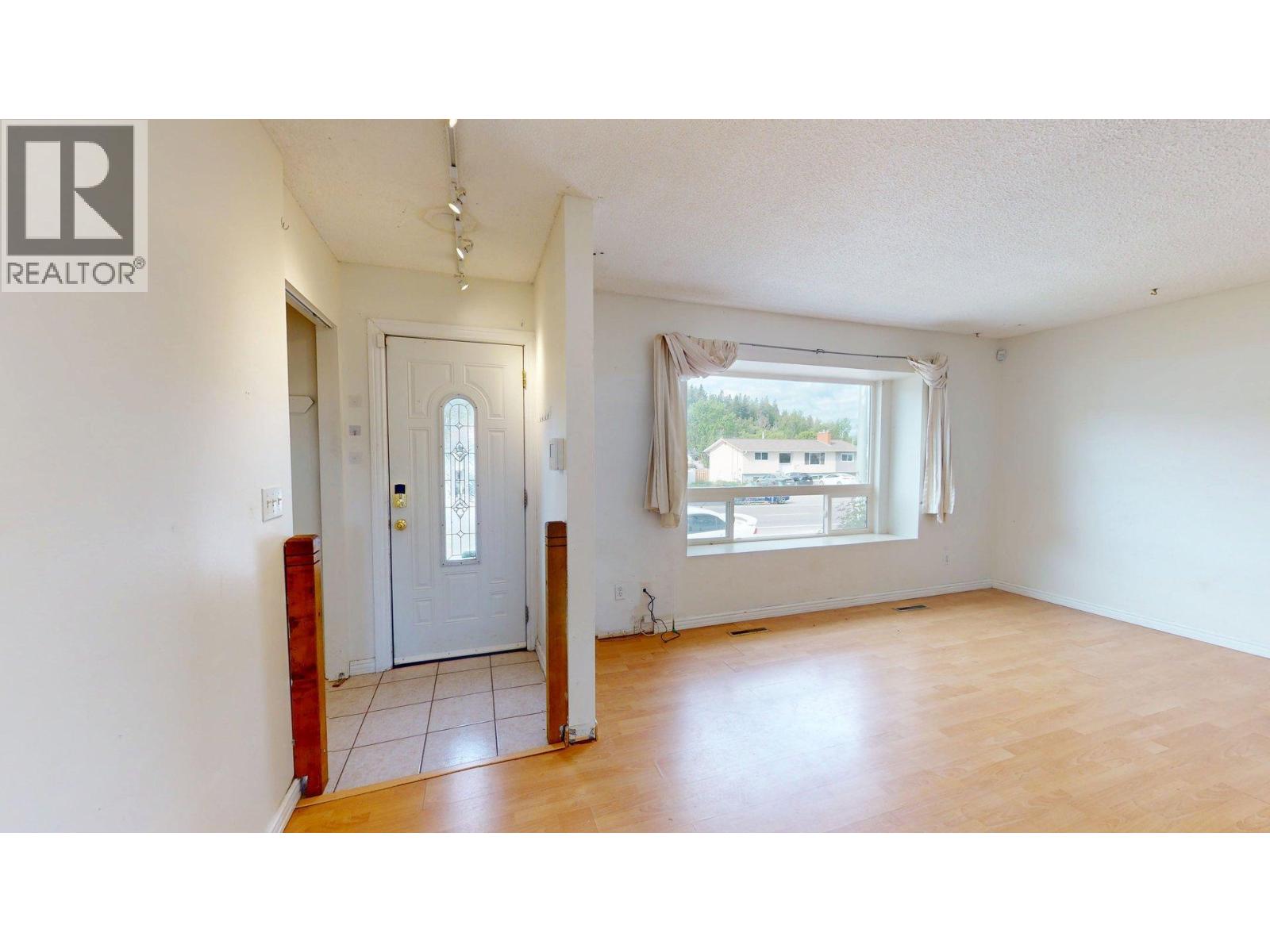 2634 Springfield Road, Kelowna, British Columbia  V1X 1B8 - Photo 2 - 10383279