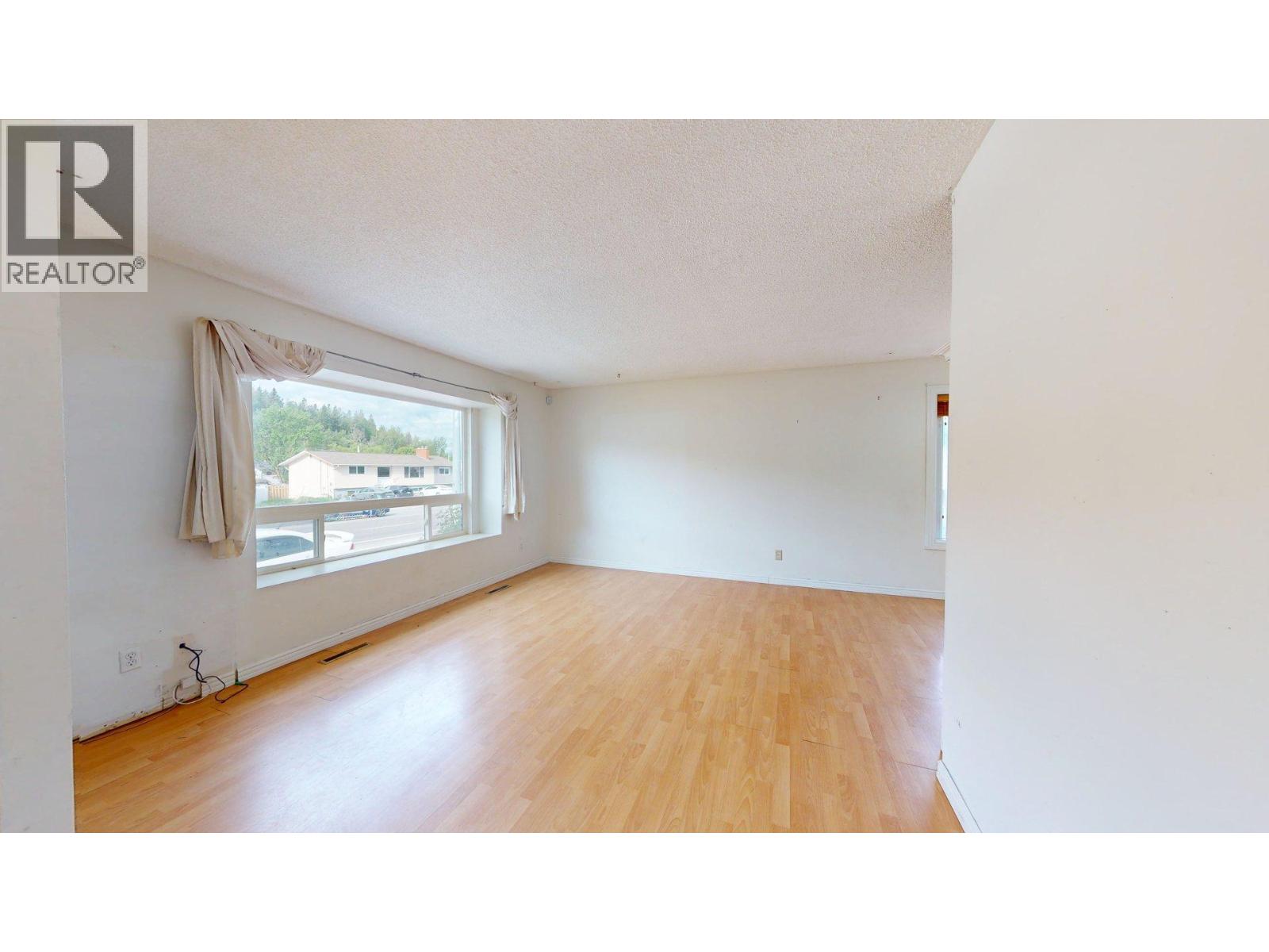 2634 Springfield Road, Kelowna, British Columbia  V1X 1B8 - Photo 3 - 10383279