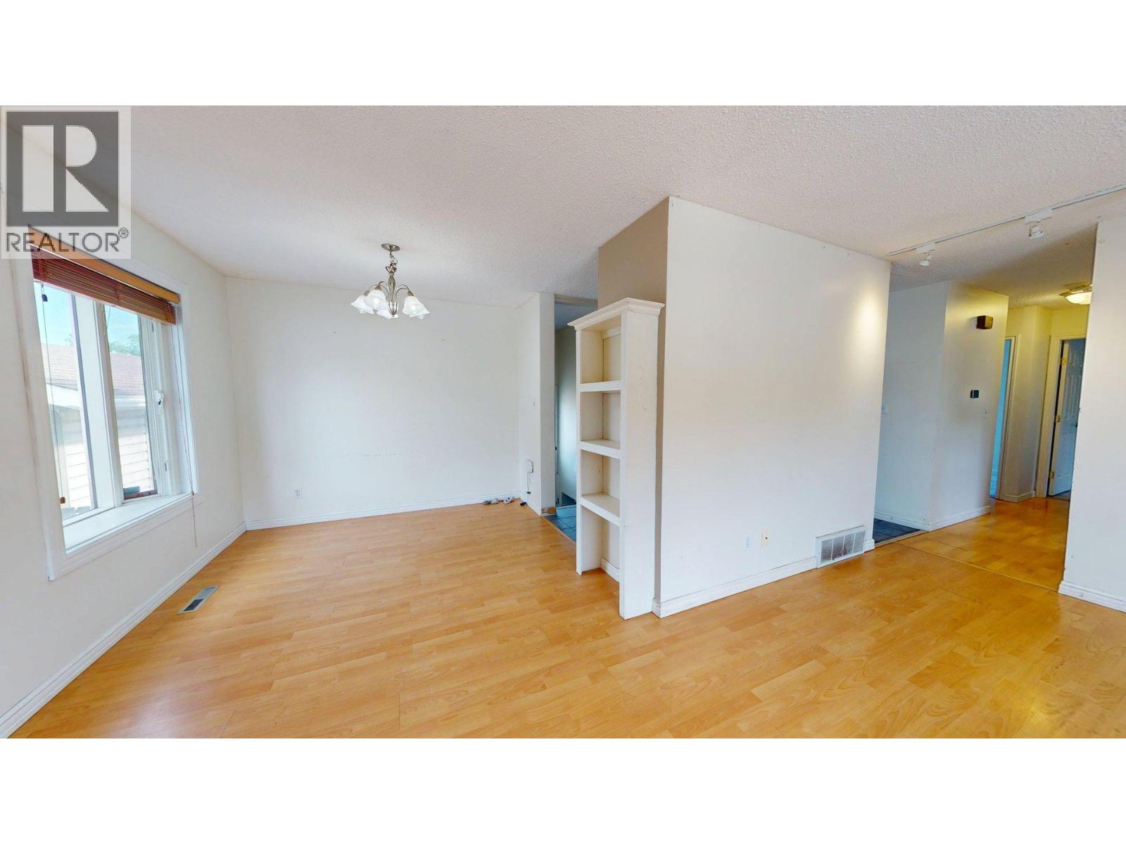 2634 Springfield Road, Kelowna, British Columbia  V1X 1B8 - Photo 4 - 10383279
