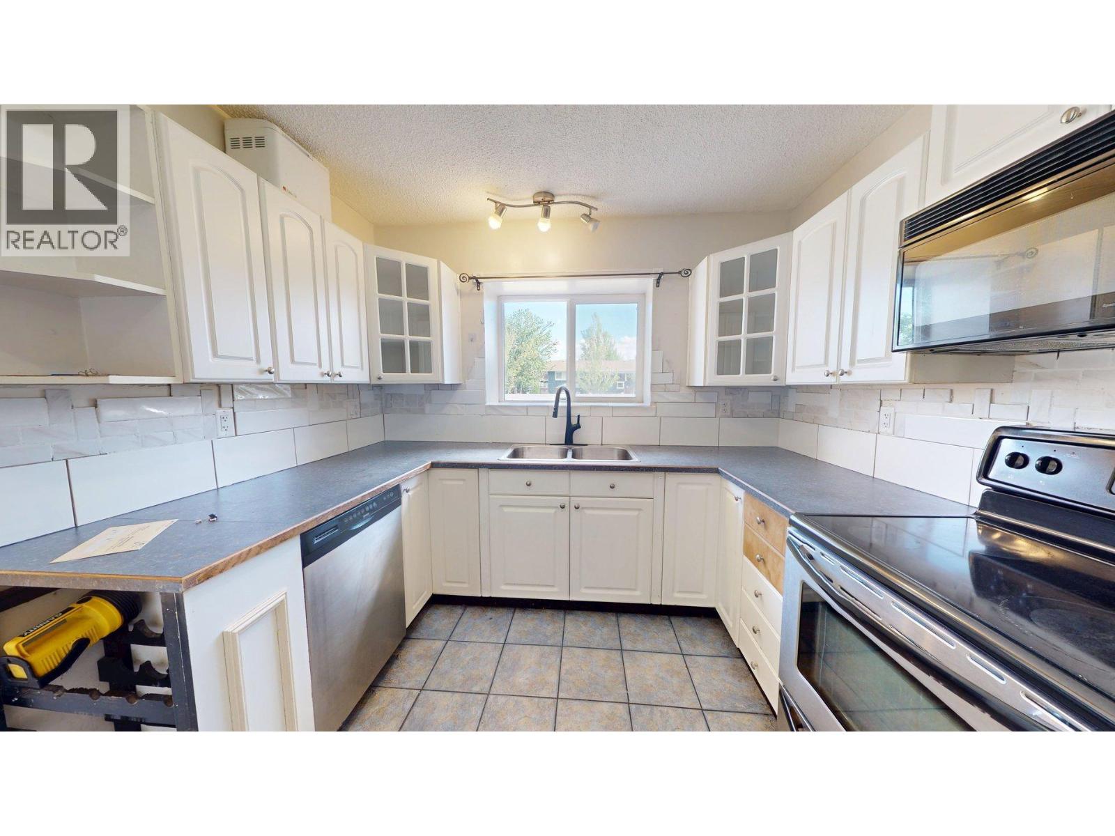 2634 Springfield Road, Kelowna, British Columbia  V1X 1B8 - Photo 6 - 10383279