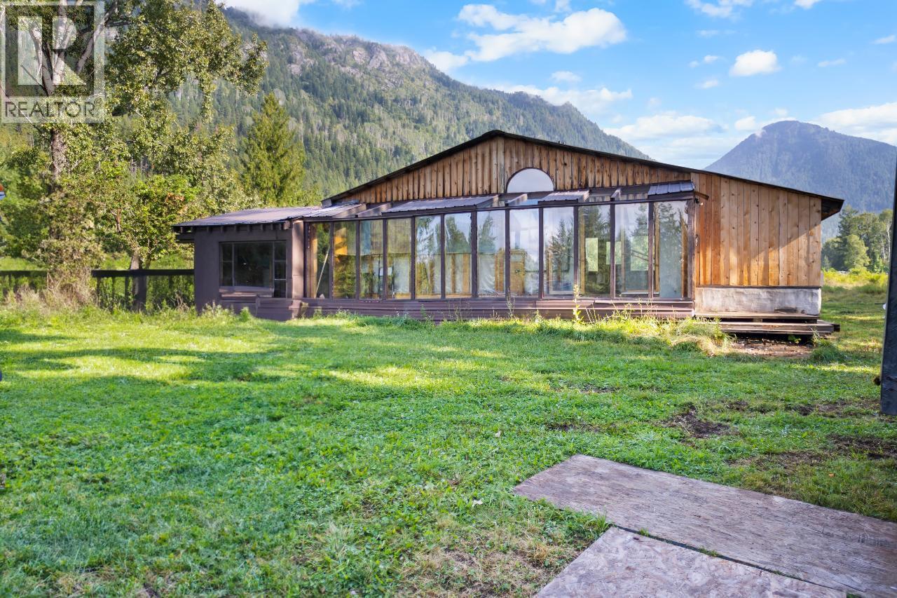 16465 WADDS Road, crawford bay, British Columbia
