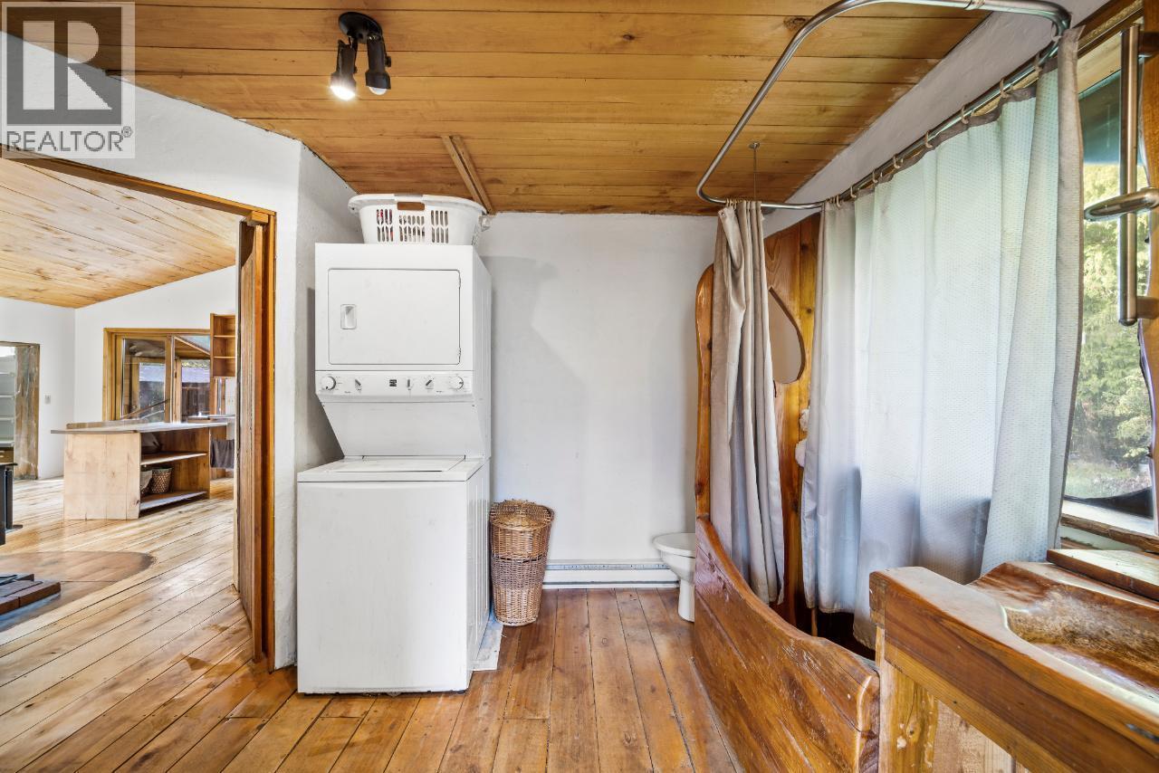 16465 Wadds Road, Crawford Bay, British Columbia  V0B 1E0 - Photo 20 - 10388040