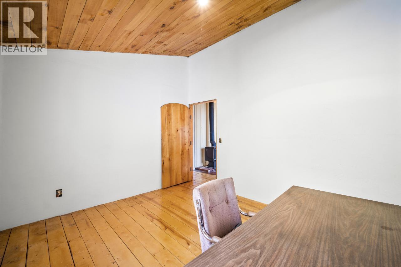 16465 Wadds Road, Crawford Bay, British Columbia  V0B 1E0 - Photo 25 - 10388040