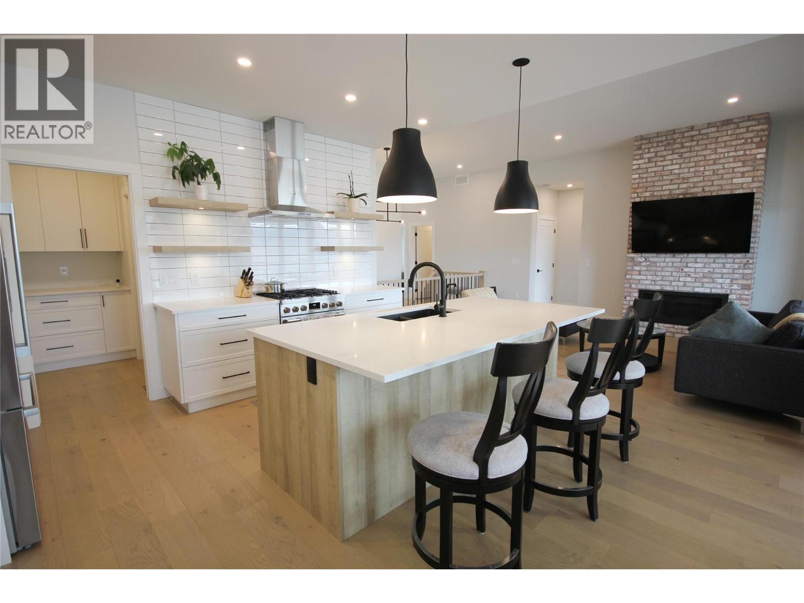1164 Elk Street, Penticton, British Columbia  V2A 2S6 - Photo 1 - 10387509