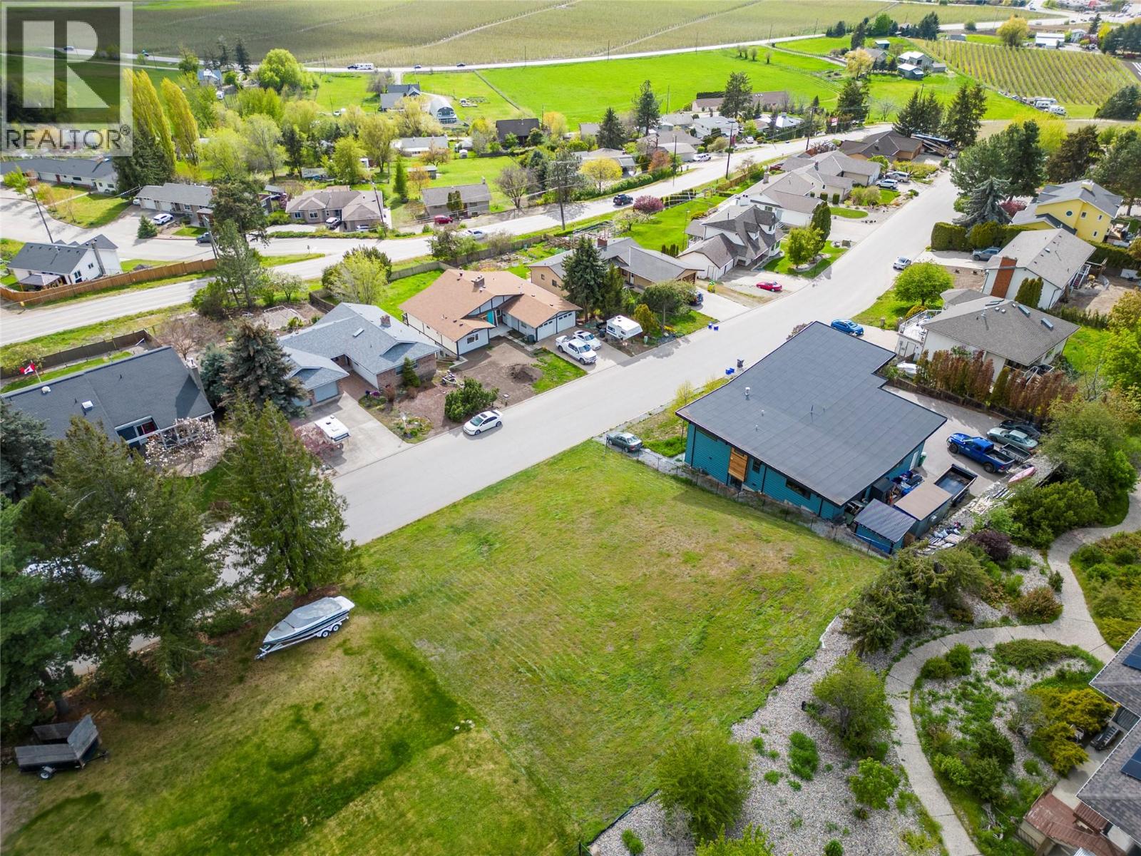 435 Scenic Drive, Coldstream, British Columbia  V1B 2W9 - Photo 3 - 10388066
