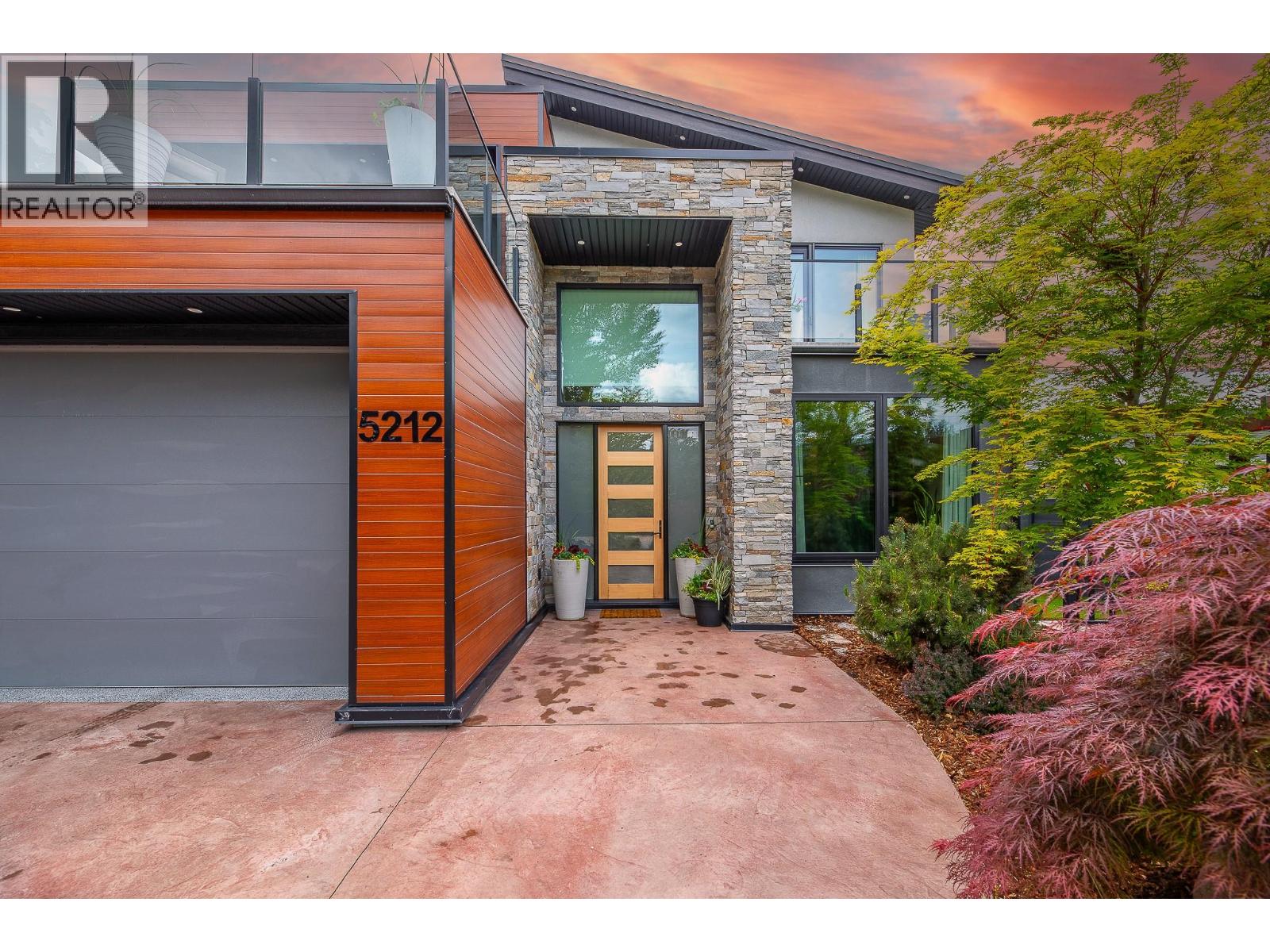 5212 Woods Avenue, Summerland, British Columbia  V0H 1Z9 - Photo 2 - 10388073