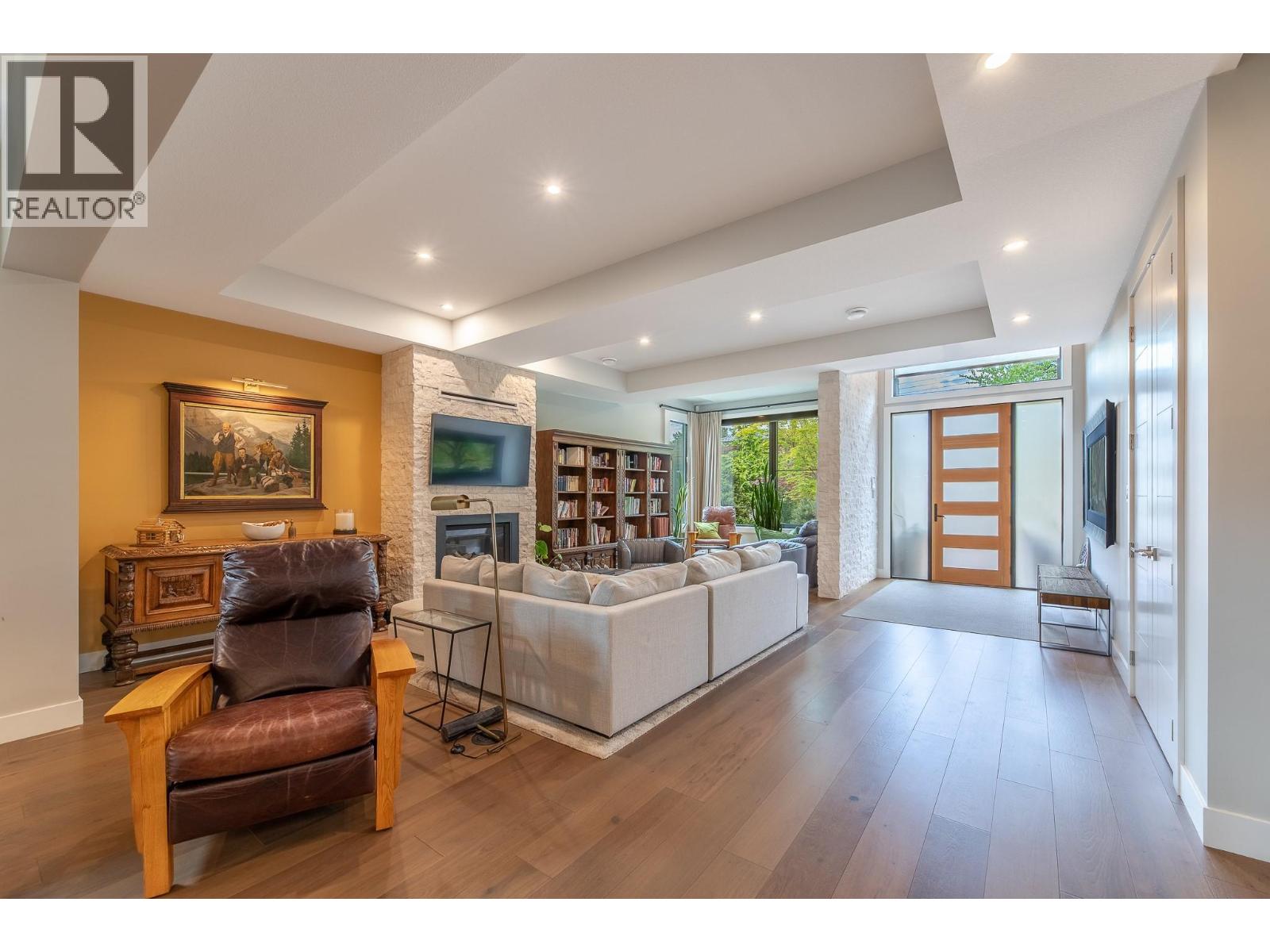5212 Woods Avenue, Summerland, British Columbia  V0H 1Z9 - Photo 8 - 10388073