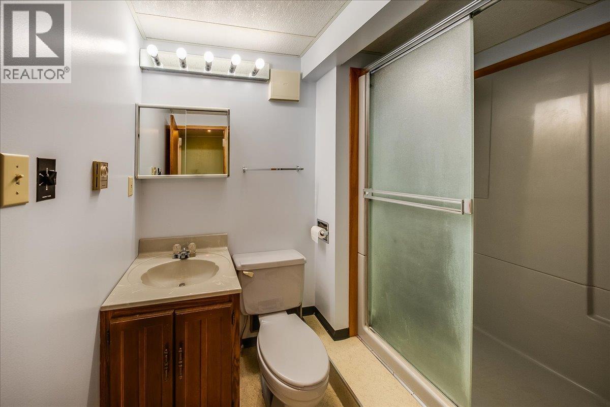 665 6 Street, Montrose, British Columbia  V0G 1P0 - Photo 47 - 10386909