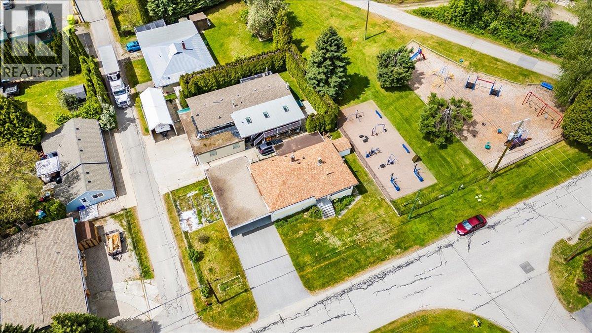 665 6 Street, Montrose, British Columbia  V0G 1P0 - Photo 63 - 10386909