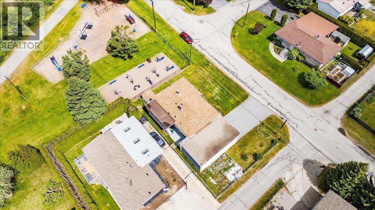 665 6 Street, Montrose, British Columbia  V0G 1P0 - Photo 70 - 10386909