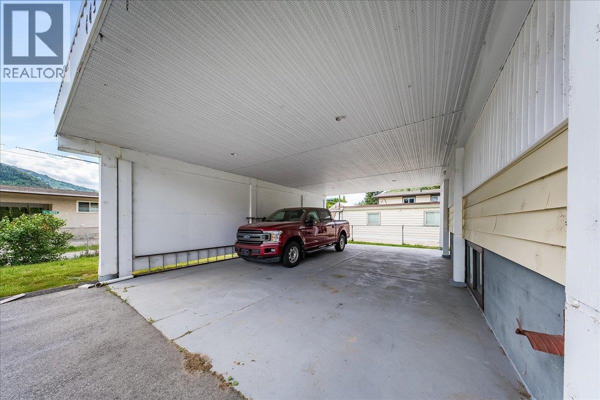 665 6 Street, Montrose, British Columbia  V0G 1P0 - Photo 8 - 10386909