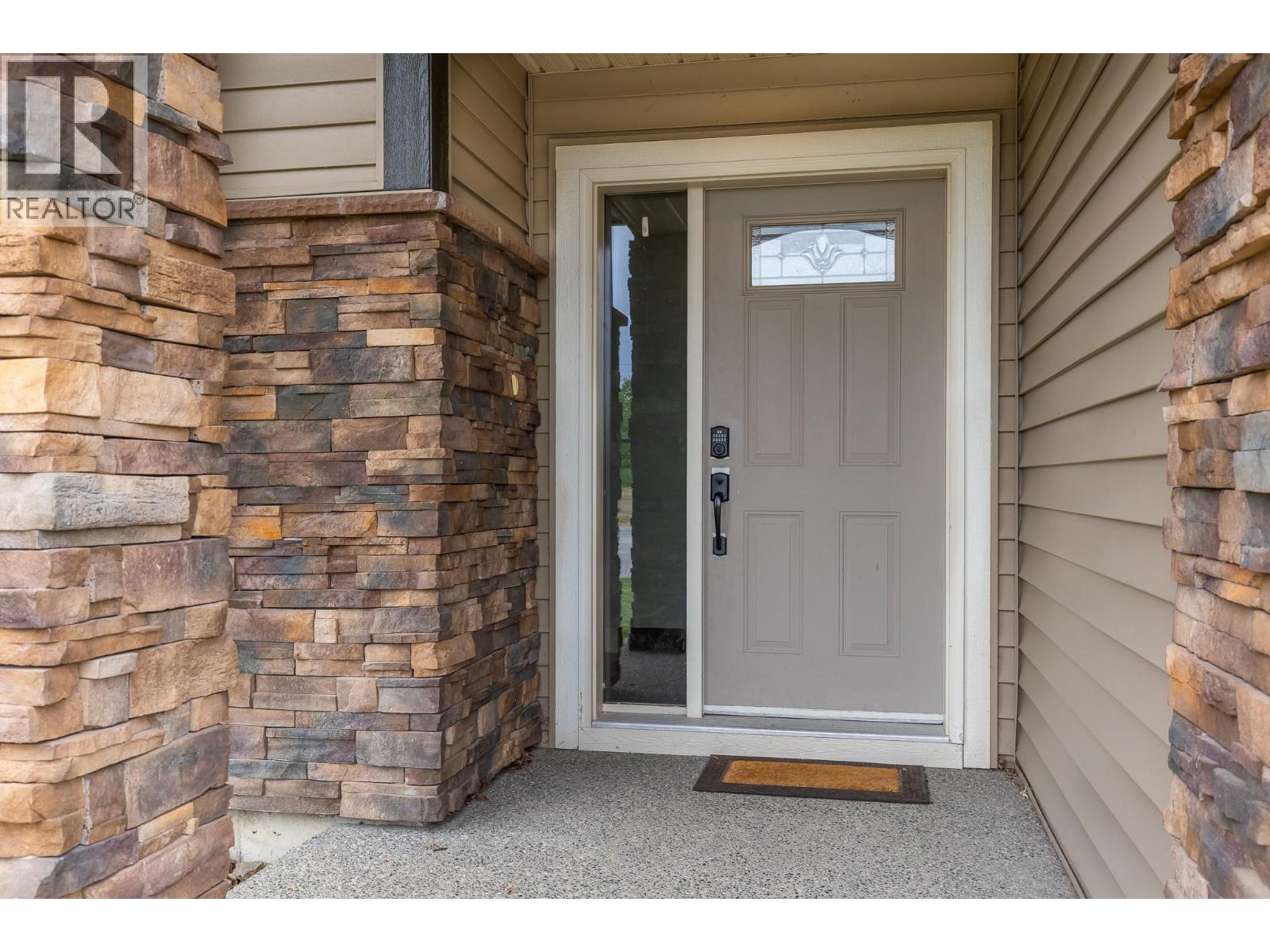 6555 Blackcomb Place, Vernon, British Columbia    - Photo 6 - 10387720
