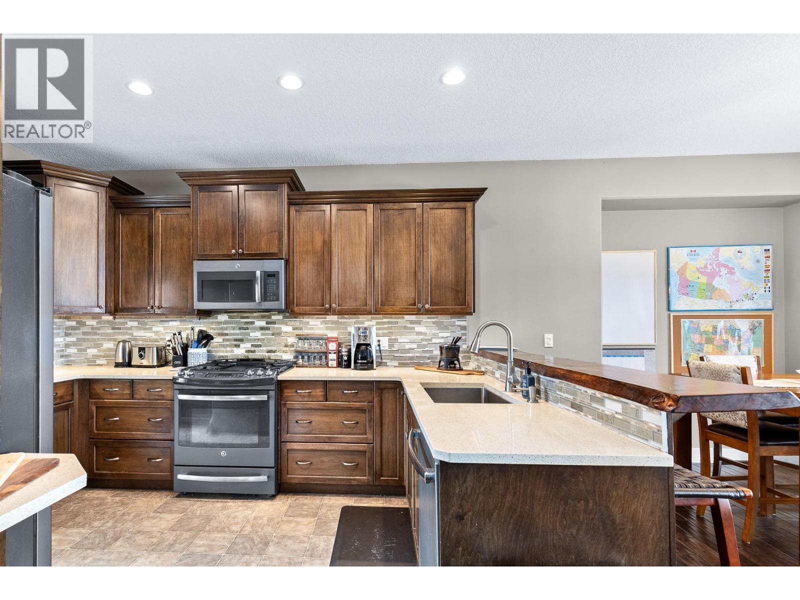 6555 Blackcomb Place, Vernon, British Columbia    - Photo 9 - 10387720
