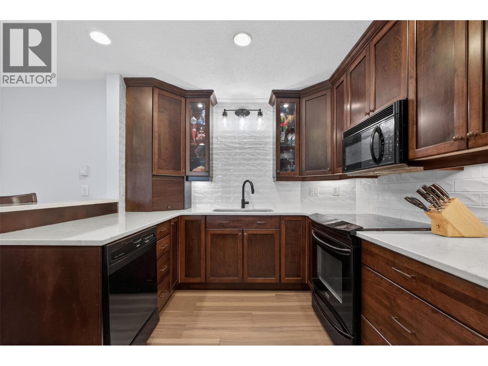 1534 Lawrence Avenue Unit# 306, Kelowna, British Columbia  V1Y 6M8 - Photo 3 - 10386134