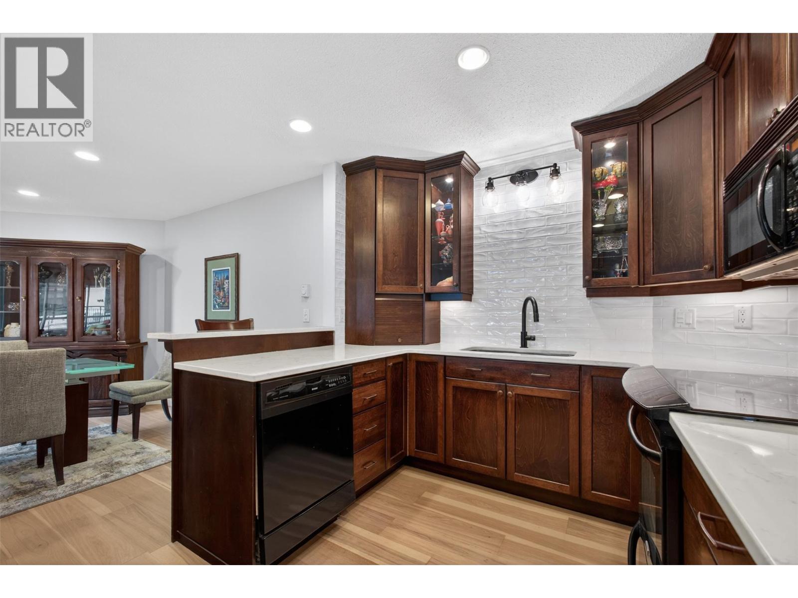 1534 Lawrence Avenue Unit# 306, Kelowna, British Columbia  V1Y 6M8 - Photo 4 - 10386134